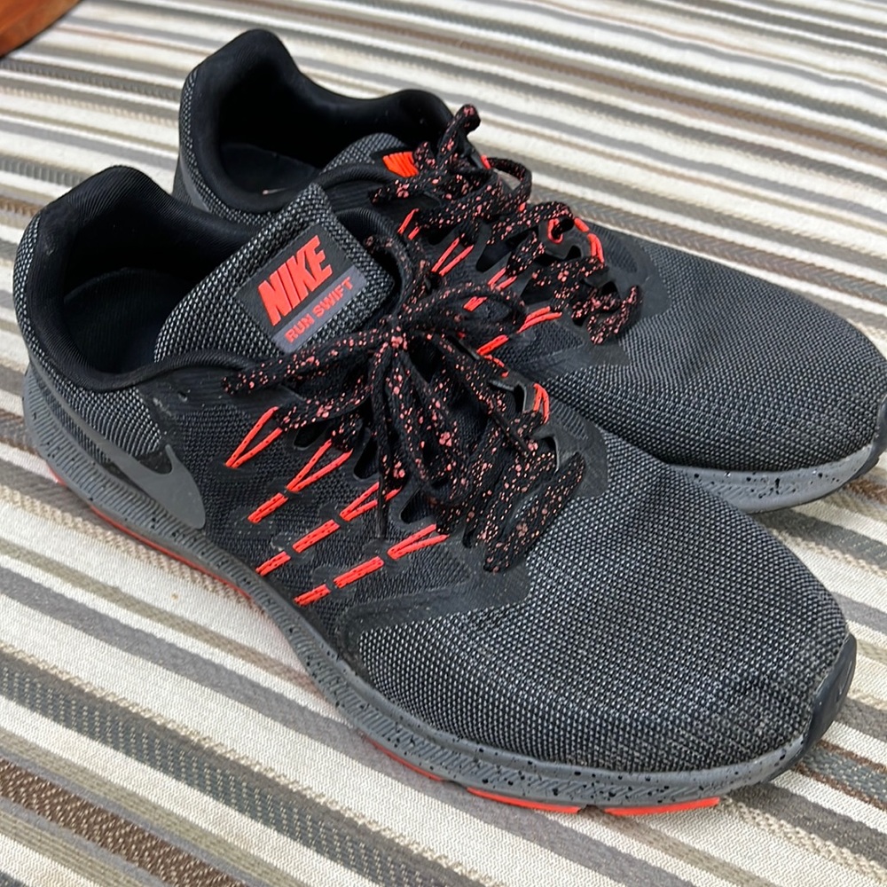 NIKE RUN SWIFT. Size 13